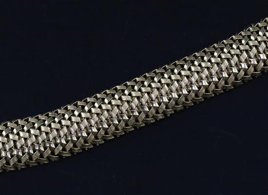 A stylish 14k gold interwoven link demi-lune bracelet, 20cm.